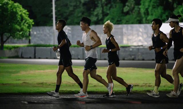C9引发争议！，Uzi官方宣布比赛规则变更新规赛场气氛高涨