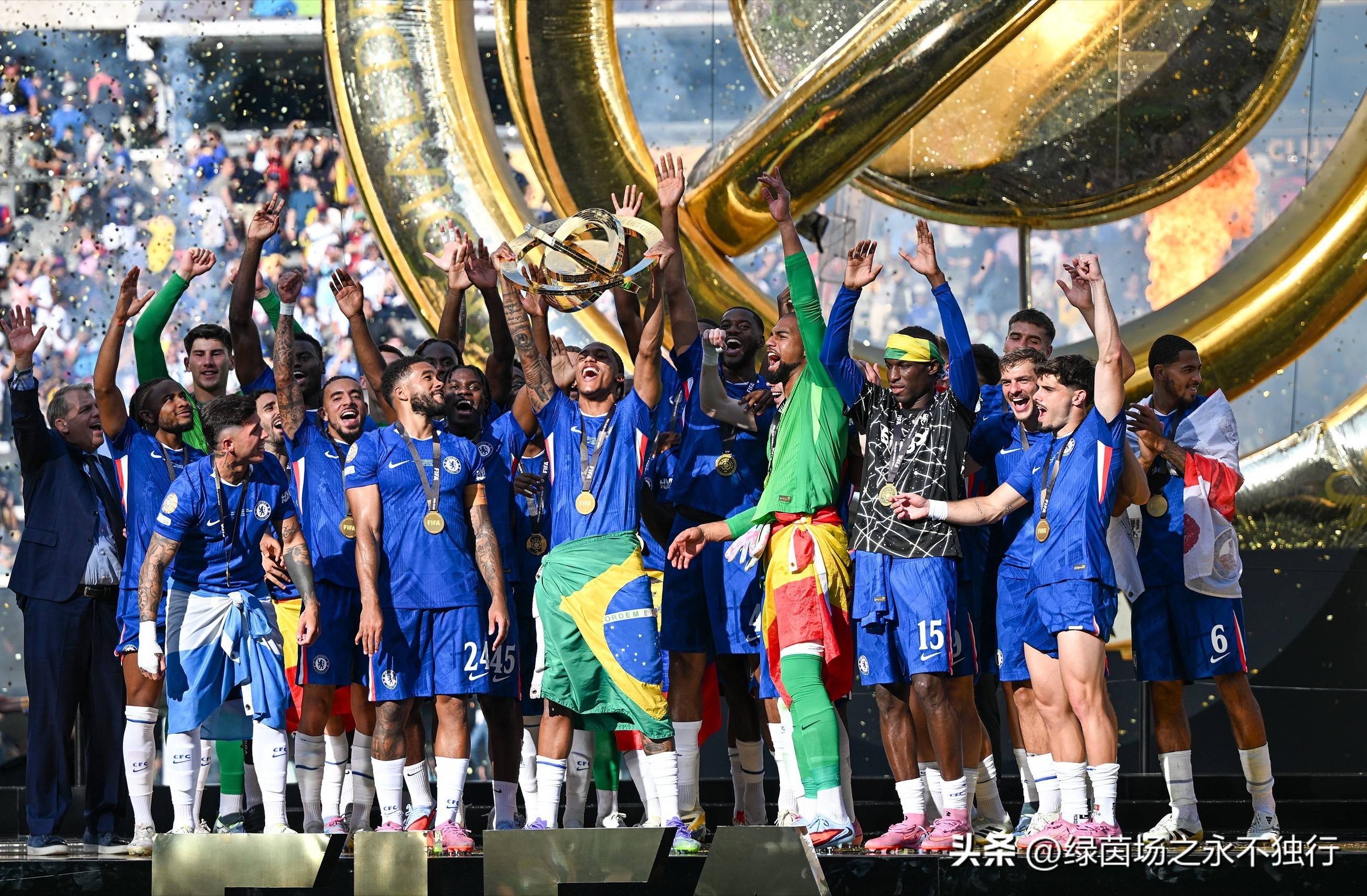 开云中国-詹姆斯遭遇十二持续失利，切尔西教练压力巨大！观众掌声雷动-开云中国